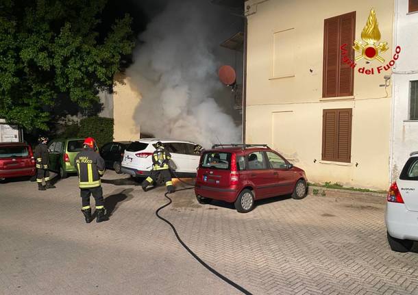 incendio auto luino