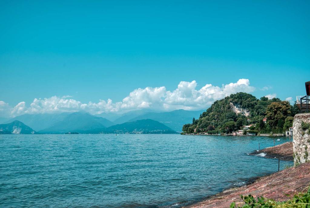 Sulla riva di Arolo a Leggiuno