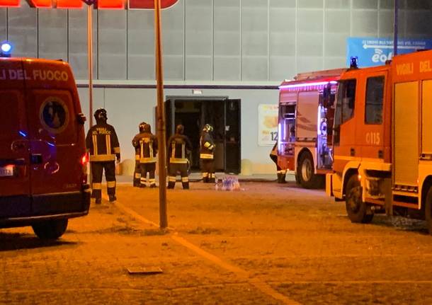 Incendio al Conad di Angera