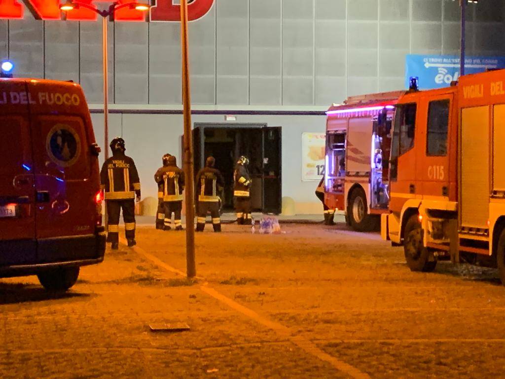 Incendio al Conad di Angera