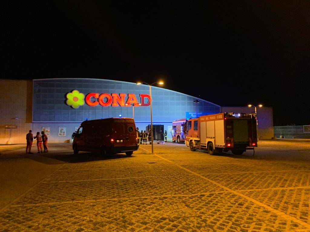 Incendio al Conad di Angera