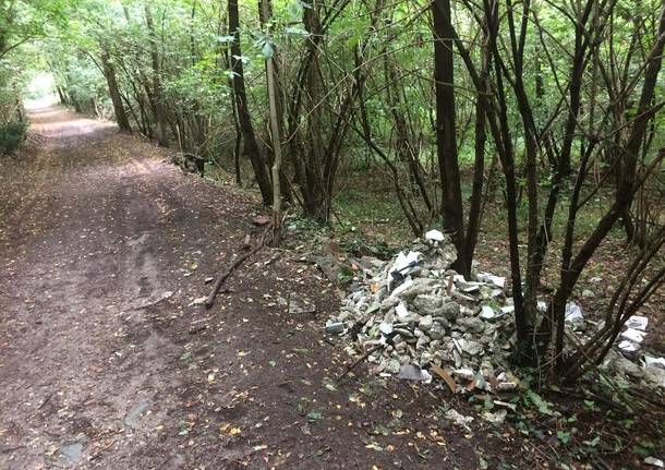 Ancora scarichi abusivi di materiale edile tra Monvalle e Leggiuno