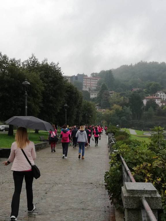 La camminata in rosa di Laveno Mombello 
