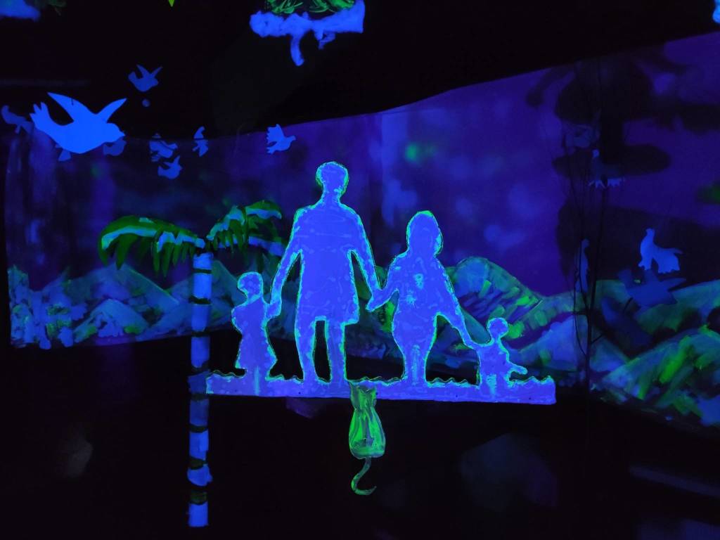 Il presepe illuminato di Sesona risplende aspettando il Natale