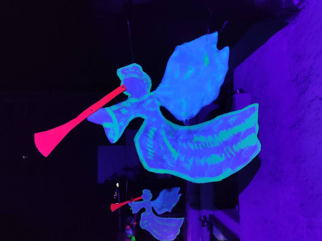 Il presepe illuminato di Sesona risplende aspettando il Natale