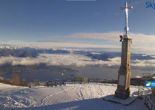 La neve imbianca le vette del Piemonte