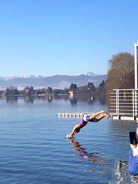 Il tuffo degli Hic sunt leones nel Lago di Monate