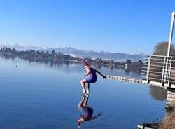 Il tuffo degli Hic sunt leones nel Lago di Monate