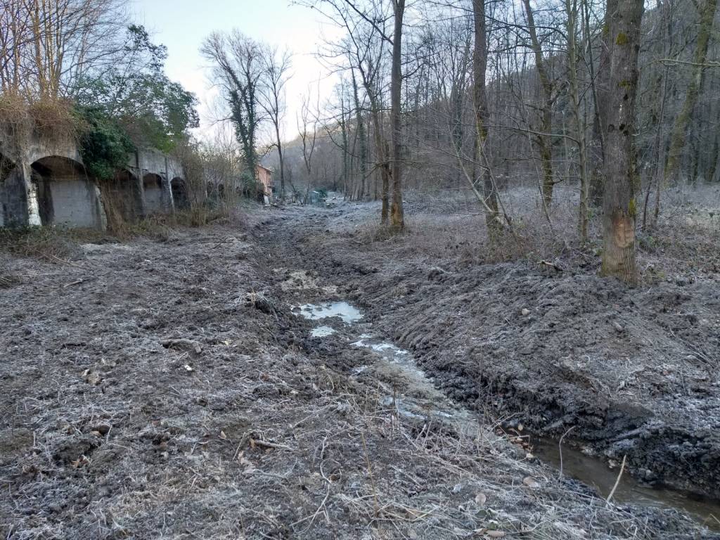 A Laveno Mombello lavori di pulizia al Roggia Fassora 