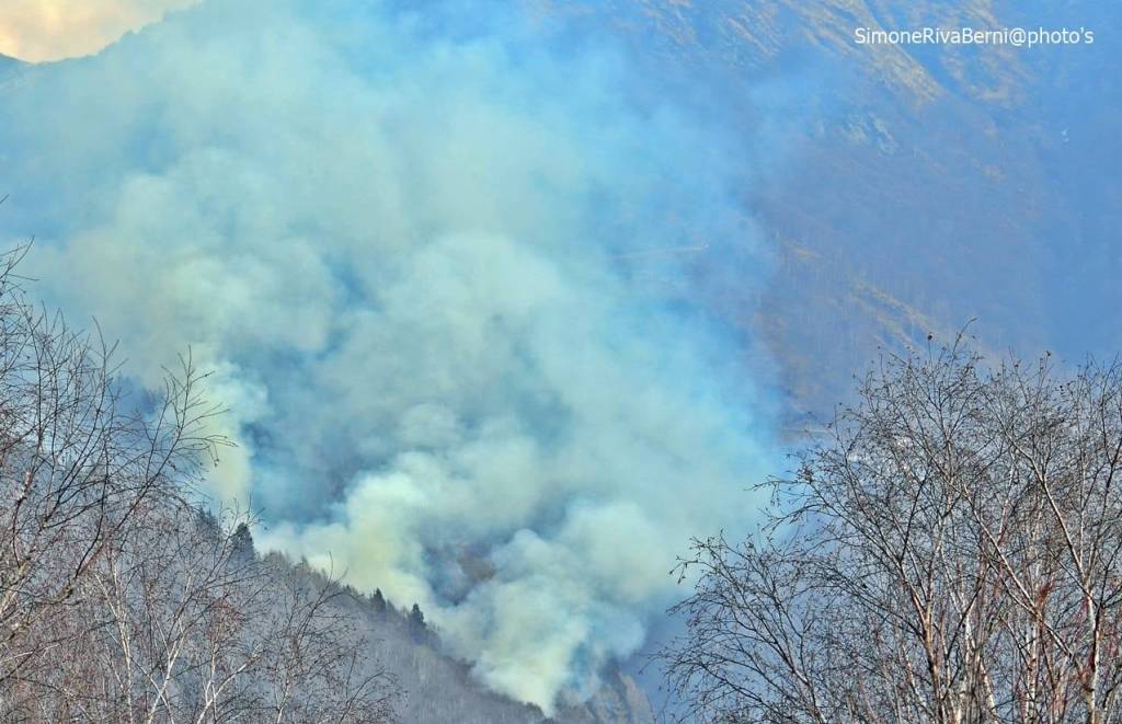 L\'incendio di Indemini visto dalla Forcora