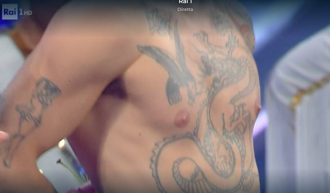 Achille Lauro si "battezza" e apre Sanremo 2022