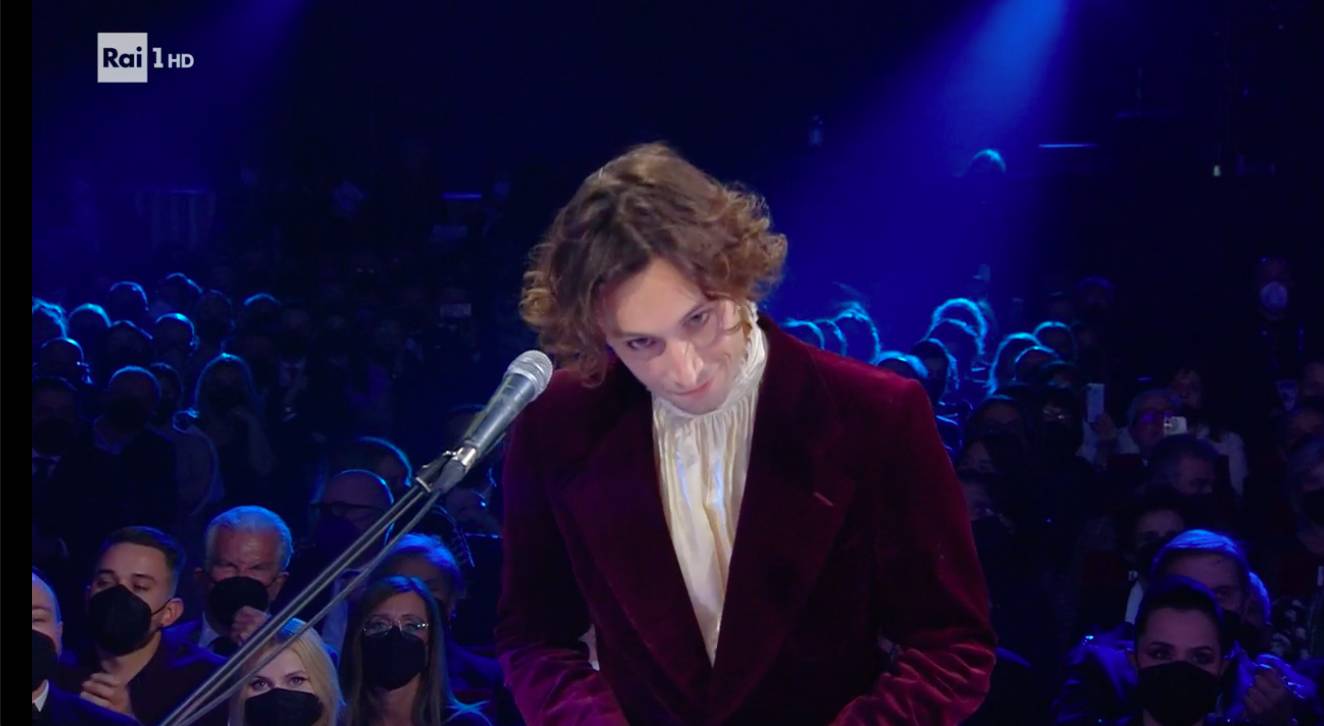 Achille Lauro si "battezza" e apre Sanremo 2022
