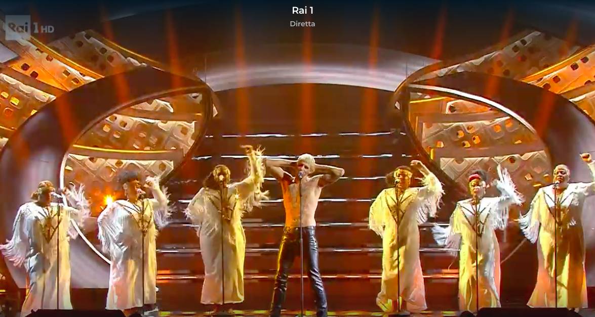 Achille Lauro si "battezza" e apre Sanremo 2022