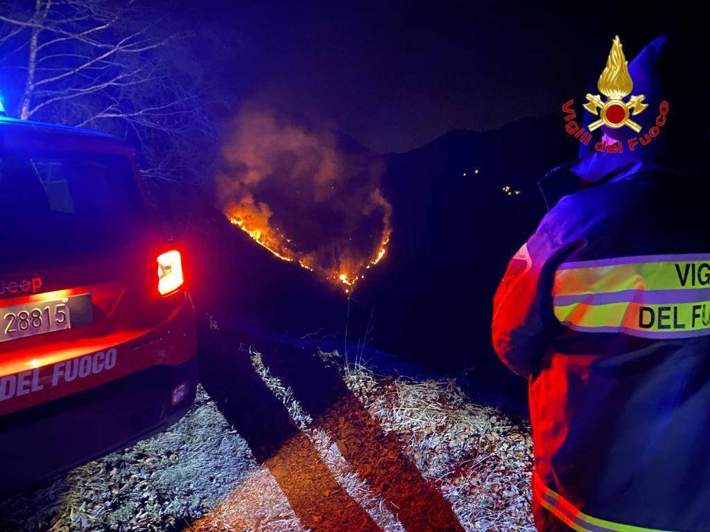 L\'incendio del Gambarogno monitorato dai Vigili del Fuoco italiani