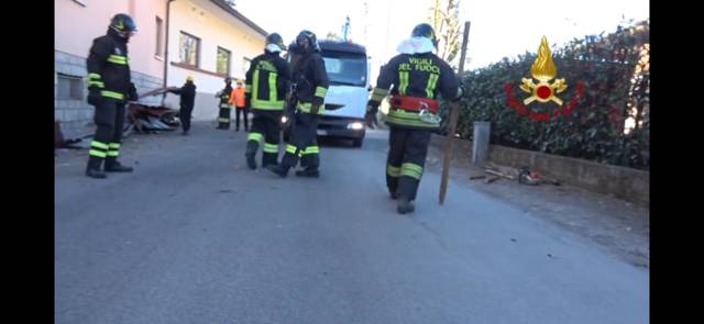 Scuola scoperchiata a Laveno Mombello, l\'intervento dei vigili del fuoco