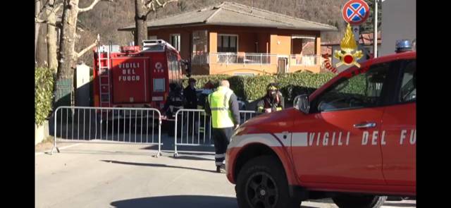 Scuola scoperchiata a Laveno Mombello, l\'intervento dei vigili del fuoco