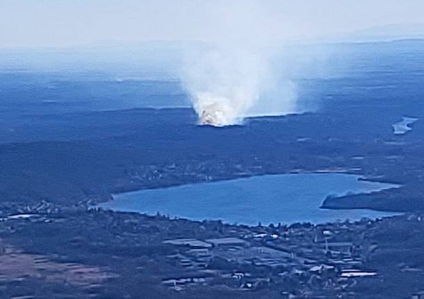 Incendio boschivo Sesona, Sesto Calende e Vergiate