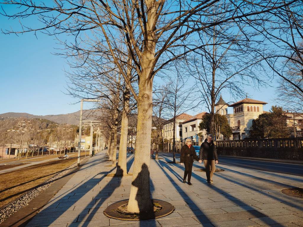 Momenti romantici sul lungolago a Luino