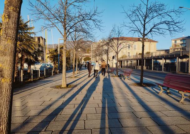Momenti romantici sul lungolago a Luino