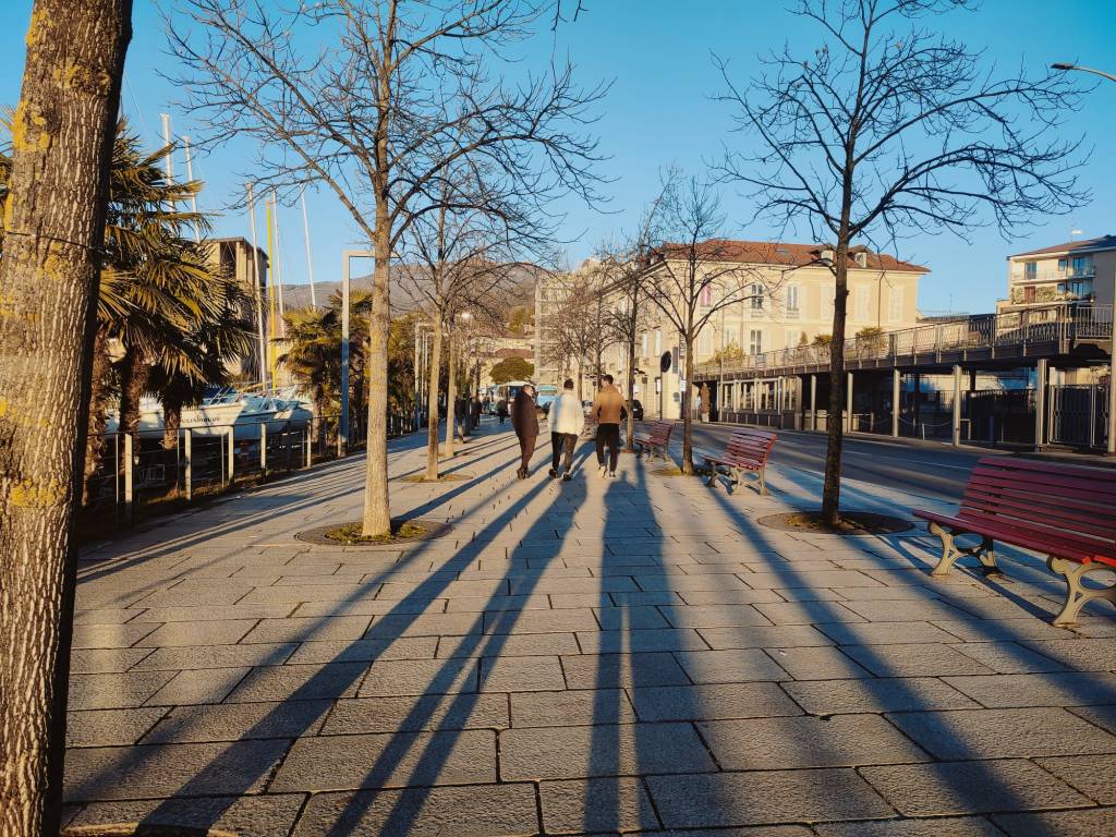 Momenti romantici sul lungolago a Luino