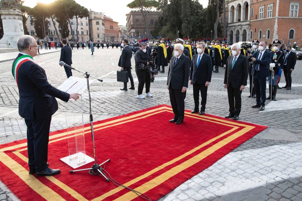 Sergio Mattarella all'Altare della Patria