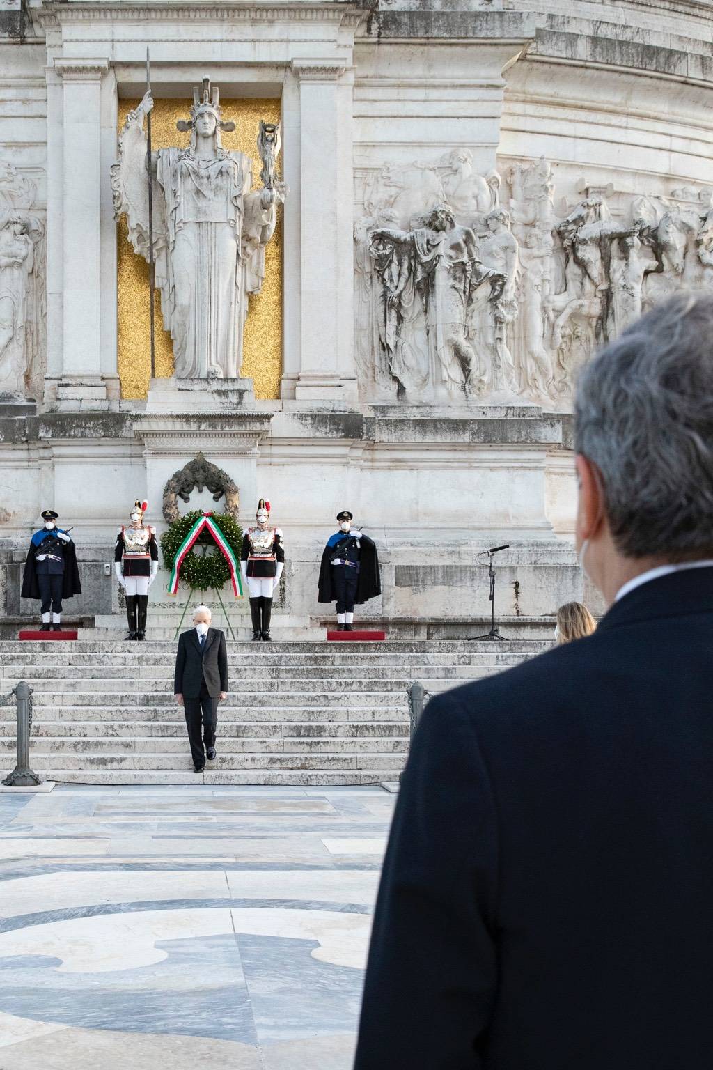 Sergio Mattarella all'Altare della Patria