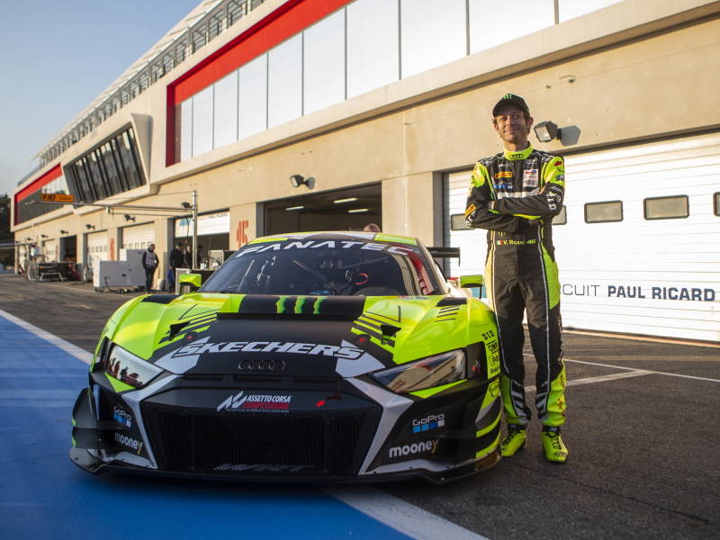 La nuova vita da pilota (di auto) di Valentino Rossi