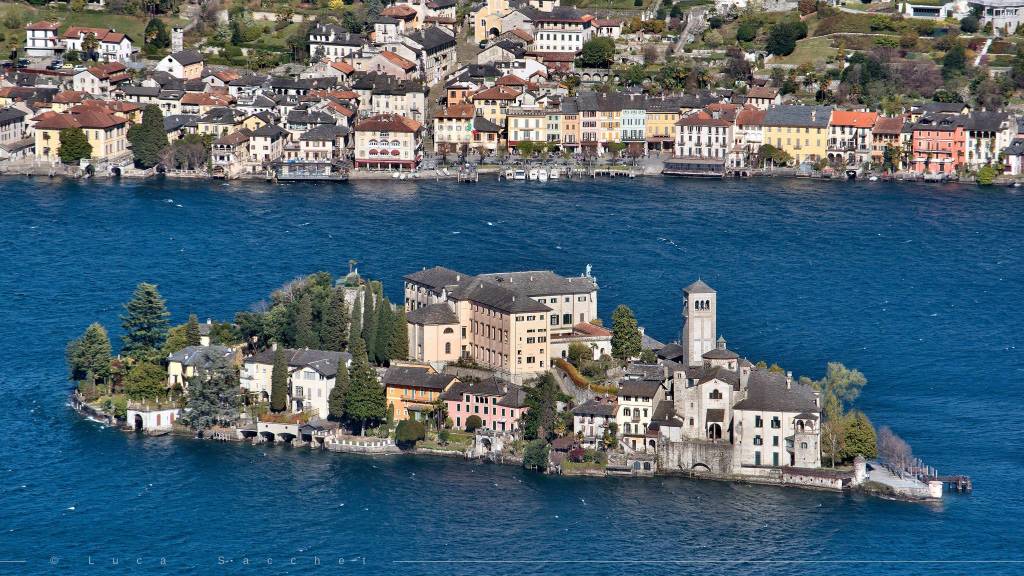 Isola San Giulio e Orta San Giulio, da Madonna del Sasso