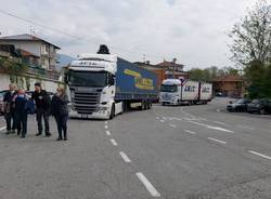 La protesta dei lavoratori alla Whirlpool di Cassinetta