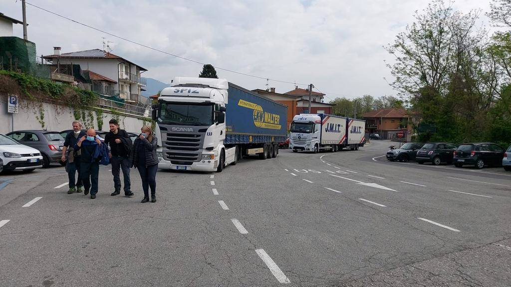 La protesta dei lavoratori alla Whirlpool di Cassinetta