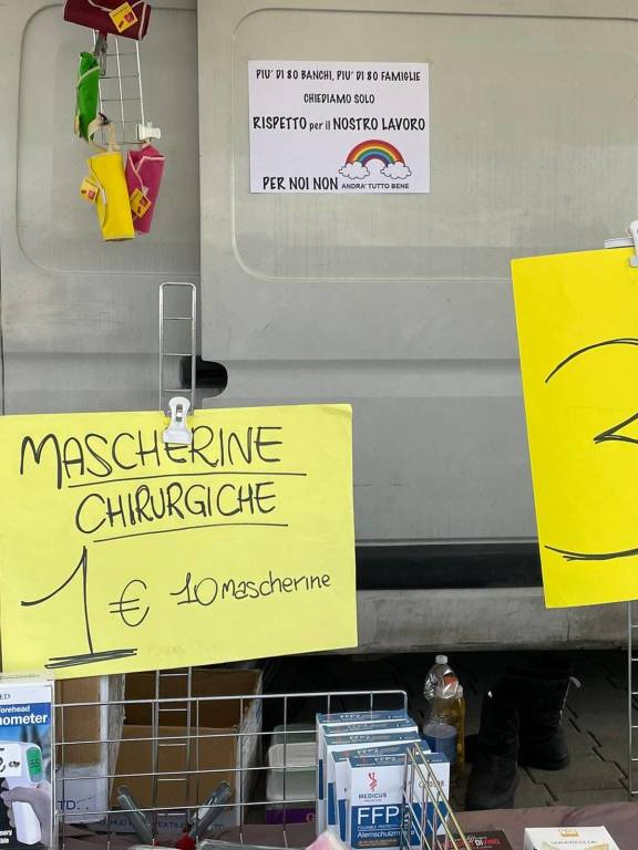 Protesta  al mercato di Sesto Calende