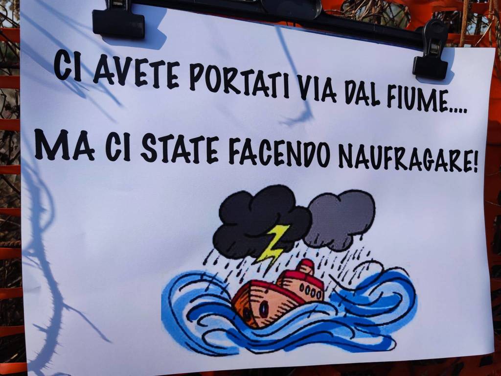 Protesta  al mercato di Sesto Calende