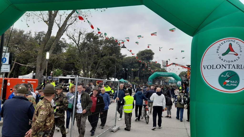 Alpini varesini in trasferta a Rimini per l'Adunata Nazionale numero 93