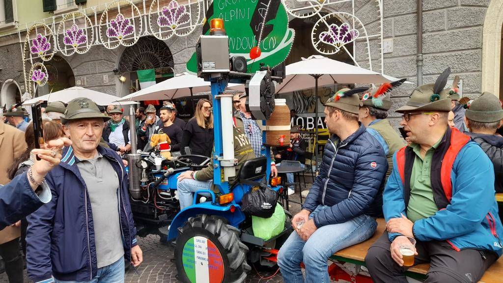Alpini varesini in trasferta a Rimini per l'Adunata Nazionale numero 93