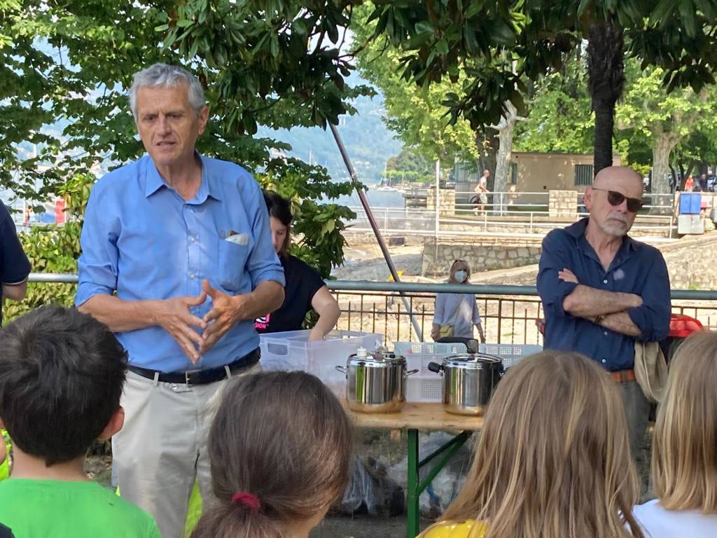 Angera inaugura il prato fiorito in riva al Lago Maggiore 