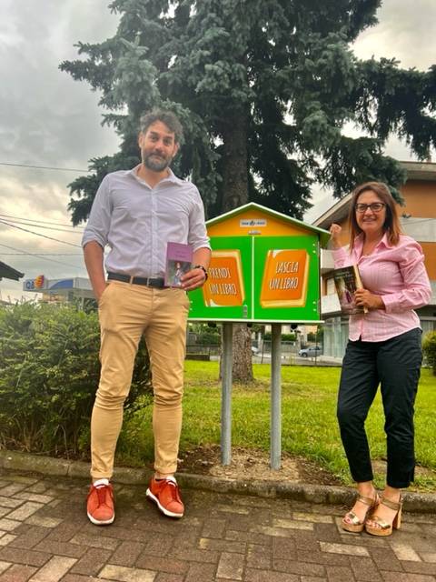 Casetta dei libri bookcrossing a Besozzo 