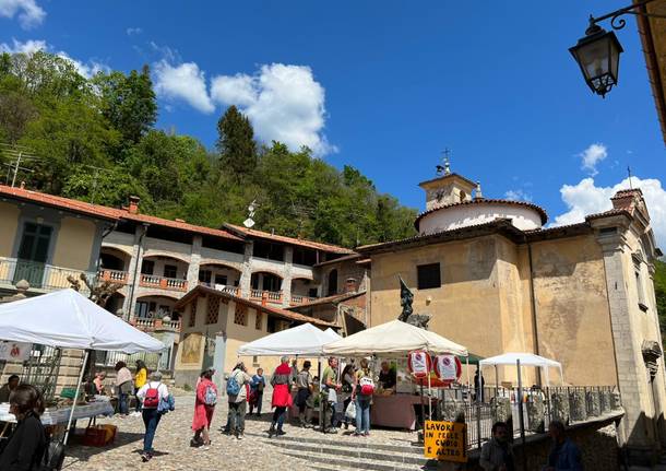 Castello Cabiaglio - Il mercatino del 1° Maggio