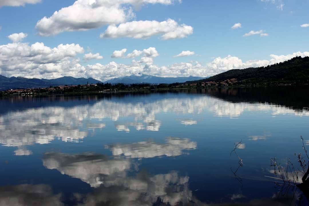 Comabbio - riflesso lago Comabbio 