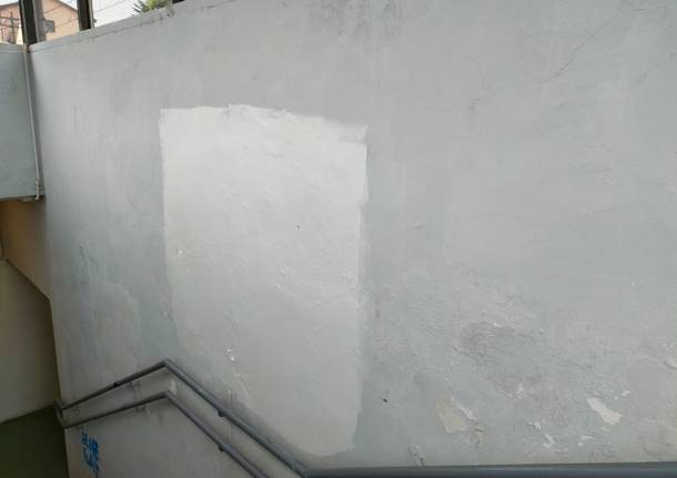 Le scritte naziste rimosse dalla stazione di Vergiate