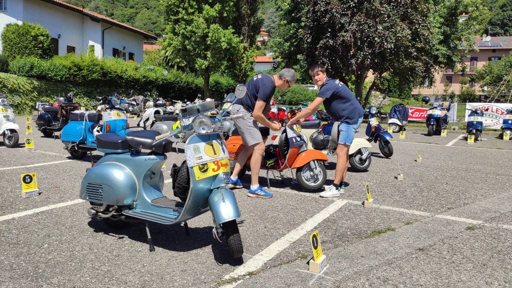 Le Vespe del Trofeo dei laghi a Comabbio