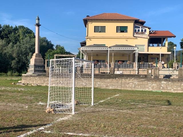 Monvalle, il lago si ritira e arriva il campo da calcetto