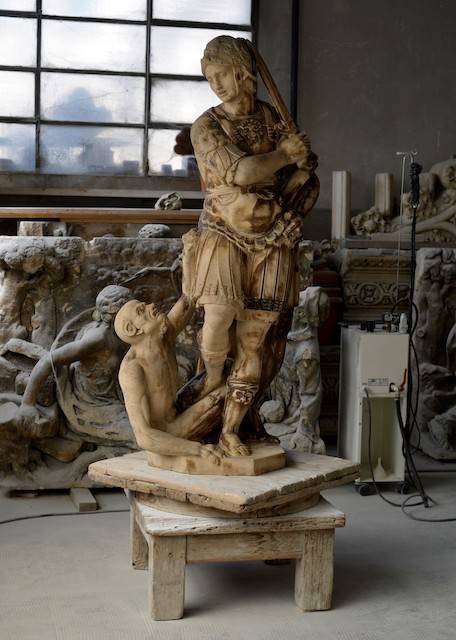 La statua del Duomo di Milano \"adottata\" dalla Techbau di Castelletto Ticino