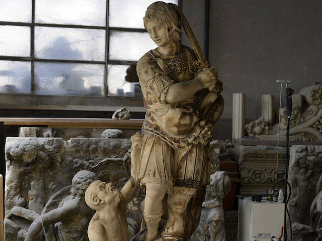 La statua del Duomo di Milano \"adottata\" dalla Techbau di Castelletto Ticino