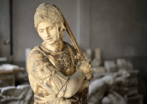 La statua del Duomo di Milano “adottata” dalla Techbau di Castelletto Ticino