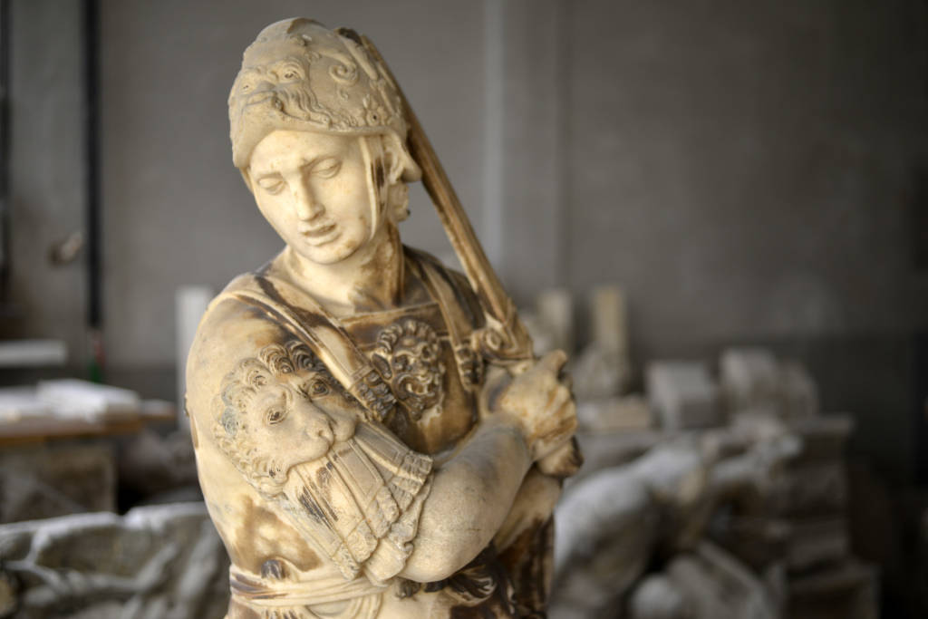 La statua del Duomo di Milano \"adottata\" dalla Techbau di Castelletto Ticino
