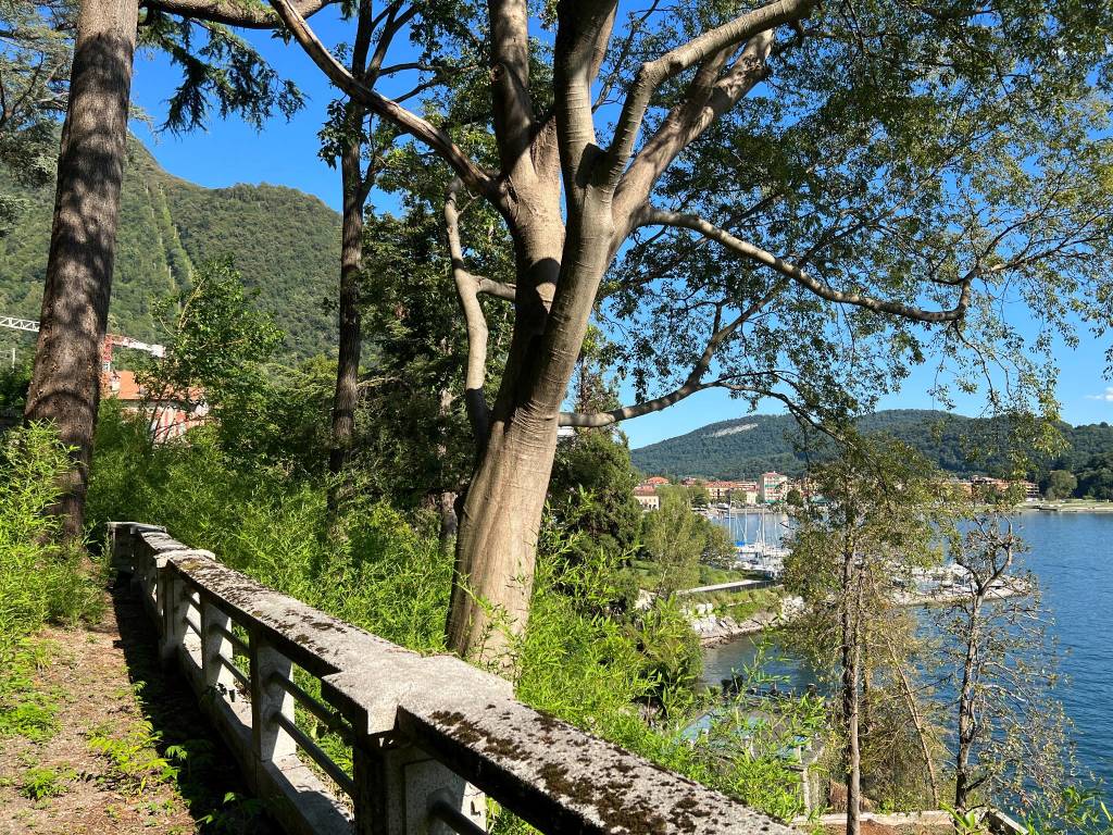 Il parco delle Torrazze e la passeggiata Romanini di laveno mombello 