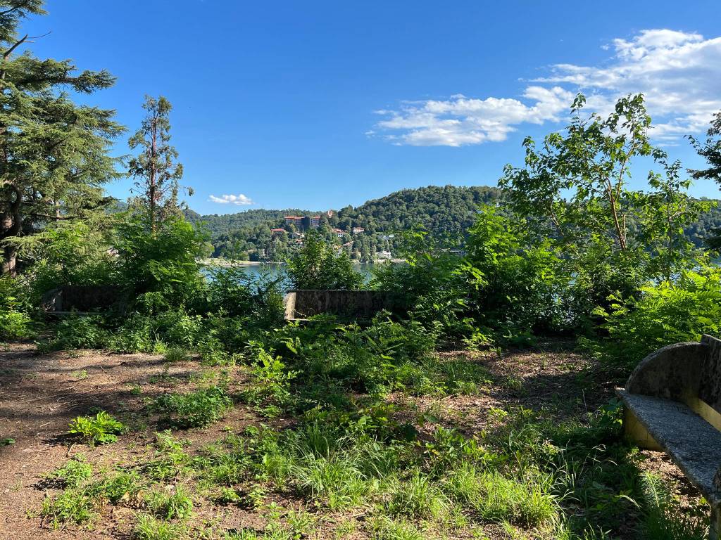 Il parco delle Torrazze e la passeggiata Romanini di laveno mombello 