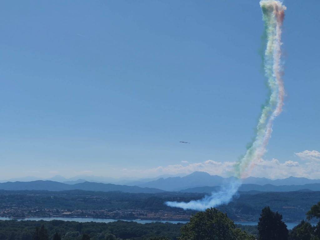 Le Frecce Tricolori fanno sognare il Lago Maggiore