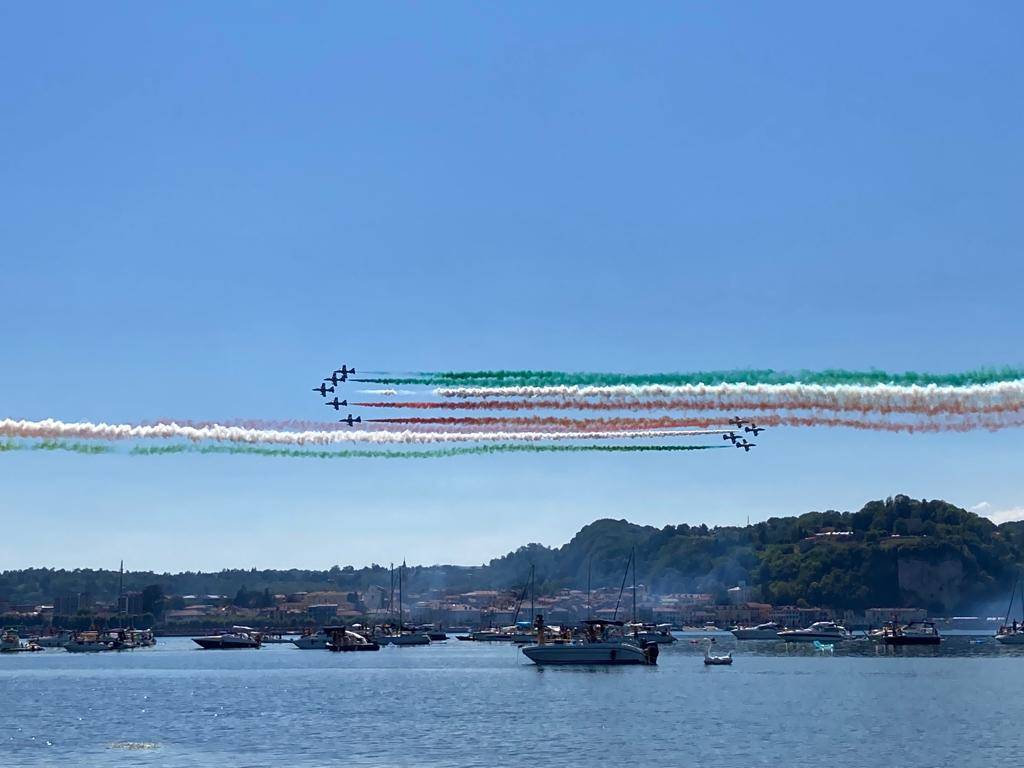 Le Frecce tricolori fanno sognare il Lago Maggiore
