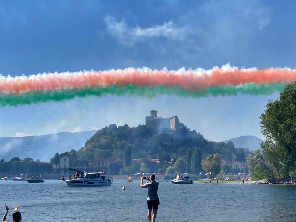 Le Frecce Tricolori fanno sognare il Lago Maggiore